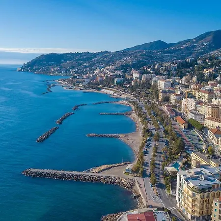 Savoia Bach 0-13 Apartment Sanremo