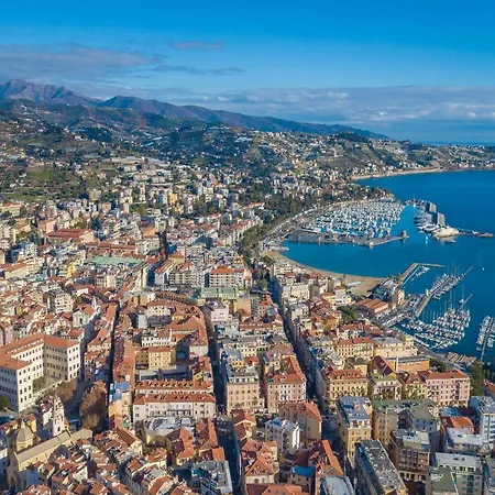 Savoia Bach 0-13 Apartment Sanremo